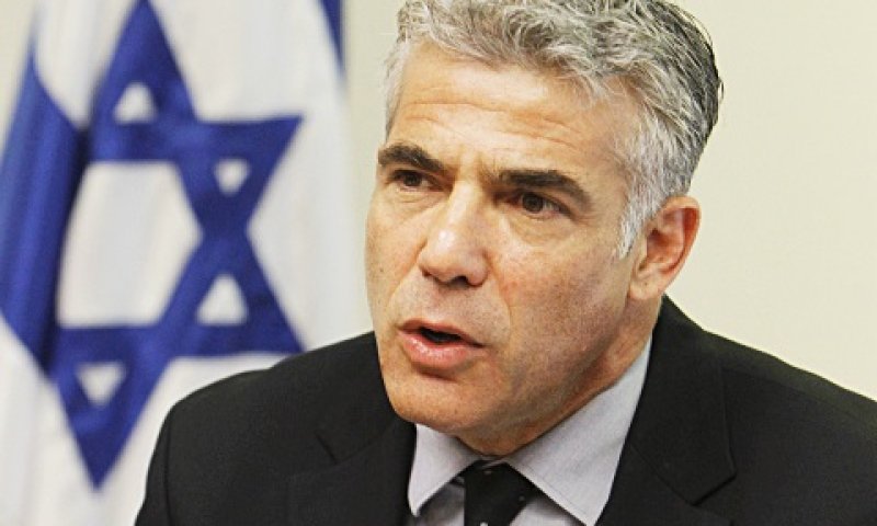 לפיד. דיווח לפני הנסיעה [צילום: פלאש 90]