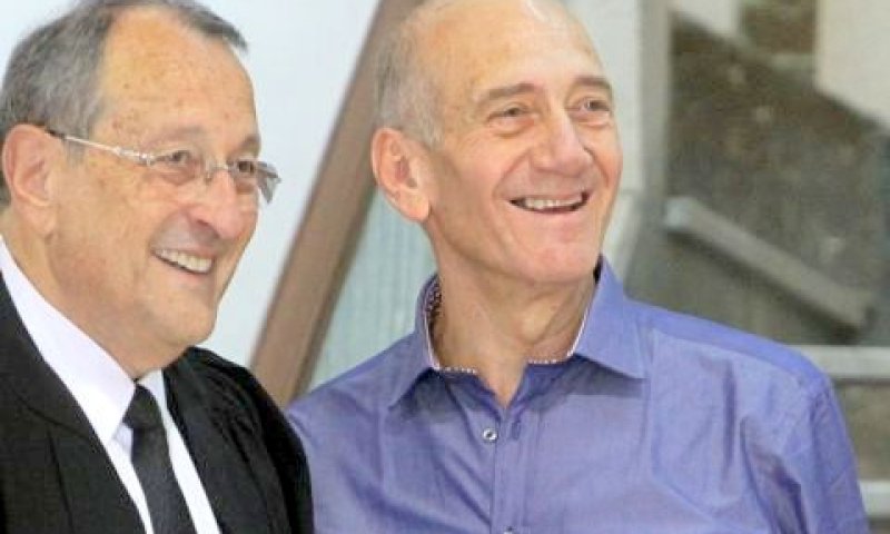 זהר ואולמרט. "הזכויות הולכות ונאכלות" [צילום: פלאש 90]