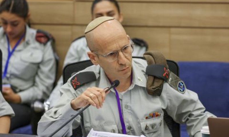 ראש חטיבת תכנון ומנהל כוח אדם, תת-אלוף שי טייב בדיון [צילום: נועם מושקוביץ, דוברות הכנסת]