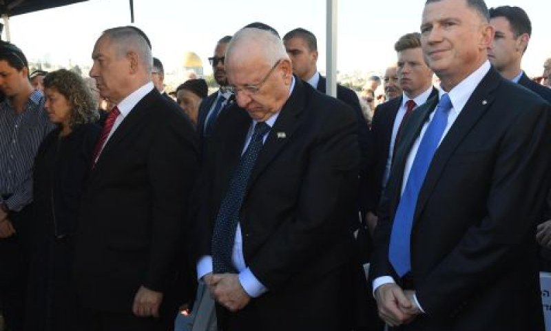 אדלשטיין, ריבלין ונתניהו בהלווית גאולה כהן [צילום: מארק ניימן/לע"מ]