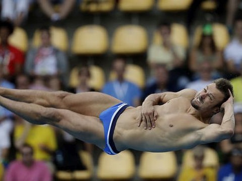 סשה קליין מגרמניה בקפיצות למים [צילום: וונג מיי, AP]
