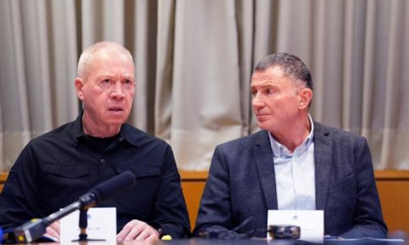 גלנט בסקירה בקריה בת"א [צילום: אריאל חרמוני, משרד הביטחון]