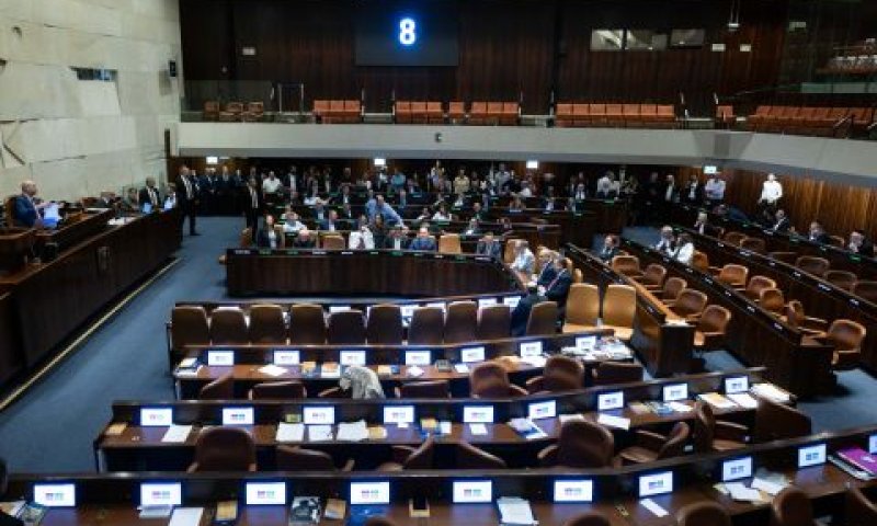 שירותי ייעוץ, פרסומים והוצאות תקשורת [צילום: יונתן זינדל/פלאש 90]