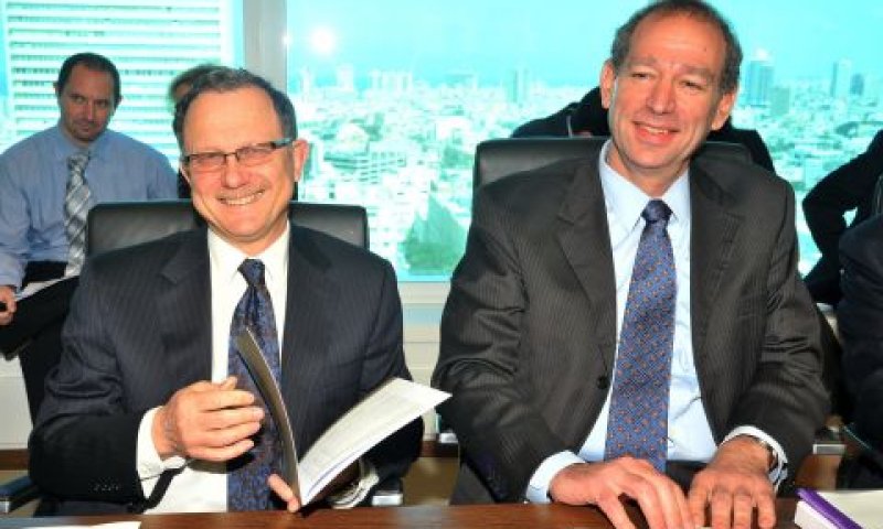 מנכ"ל דיסקונט, גיורא עופר, והיו"ר שלמה זהר [צילום: יח"צ]