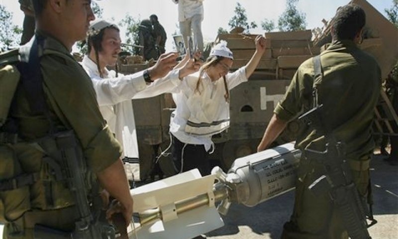 חסידי ברסלב בצפון [צילום: AP]