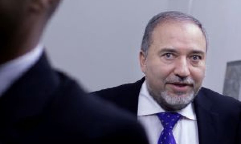 ליברמן. ישוב אל המשרד המוכר [צילום: AP]