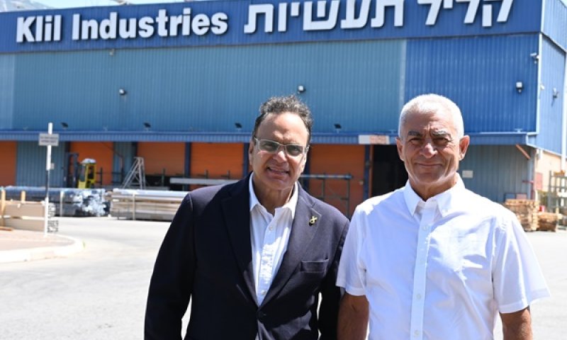 קובי לוי ויו"ר קליל, צורי דבוש [צילום: מורג ביטן]