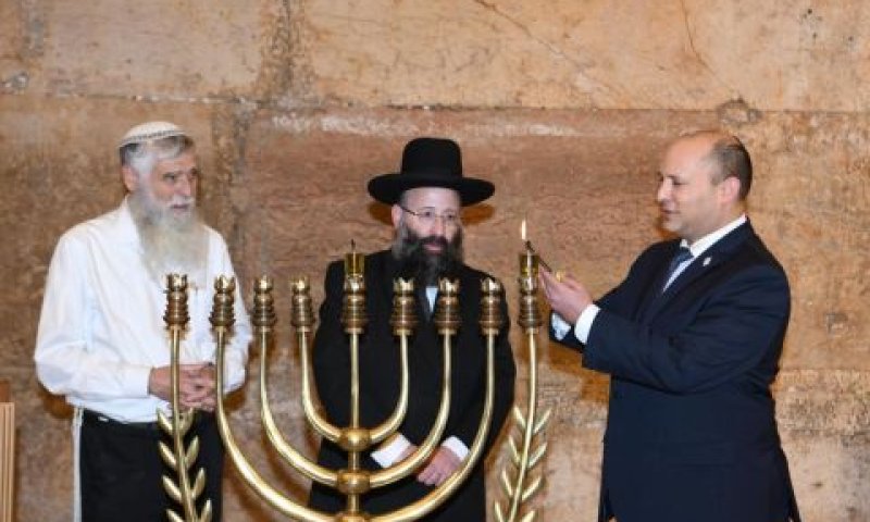 רה"מ בנט בכותל [צילום: עמוס בן גרשום/לע״מ]