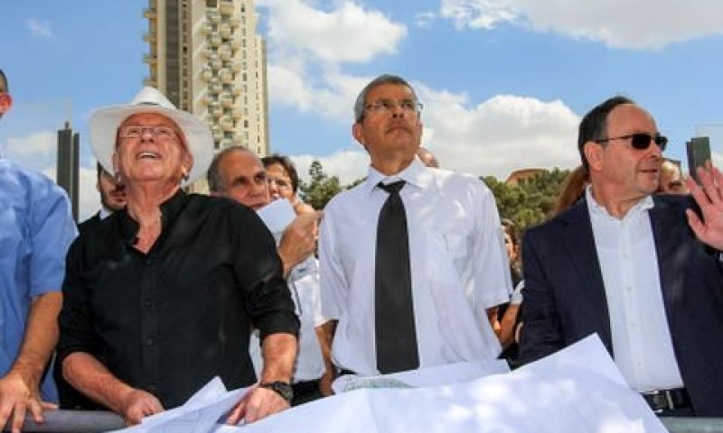 רוזן (במרכז). "אגביל אתכם בסיכומים" [צילום: פלאש 90]