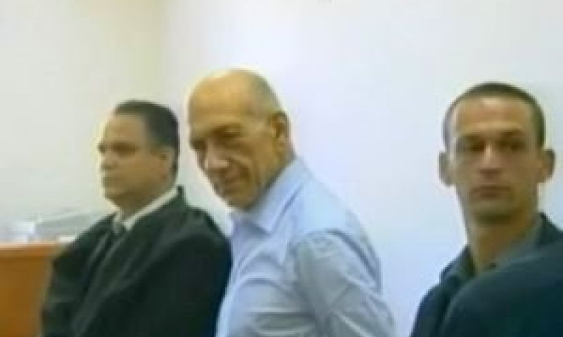 אולמרט. "איזה רושם מתקבל על השירות הציבורי?" [צילום: מן הטלוויזיה]