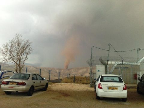 טורנדו במדבר יהודה [הצופה מהמצפה - פורום אקלים "תפוז"]