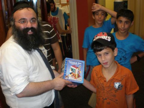 חנן יעקובוב. בקצה הימני העליון של התמונה