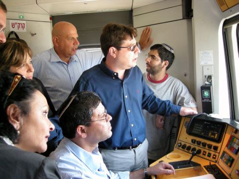 חברי ועדת הכלכלה מתלווים לנסיעה לקריית גת [צילום: רכבת ישראל]