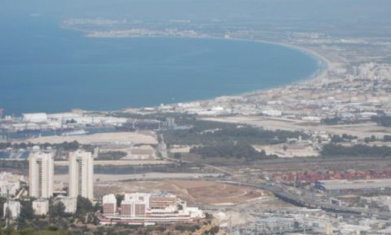 נגד כל המפעלים במפרץ