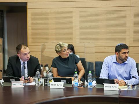 שלמה קרעי, נירה שפק, ולדימיר בליאק [נועם מושקוביץ]