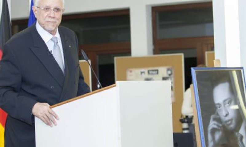 ד"ר נאצר קוטבי מקבל את התואר [צילום: חן ליאופולד/פלאש 90]
