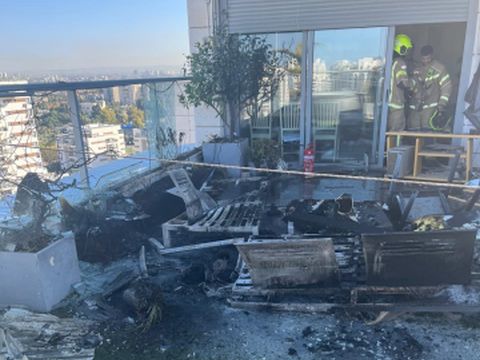 הרס רב נגרם לדירות [צילום: דוברות כבאות והצלה לישראל]