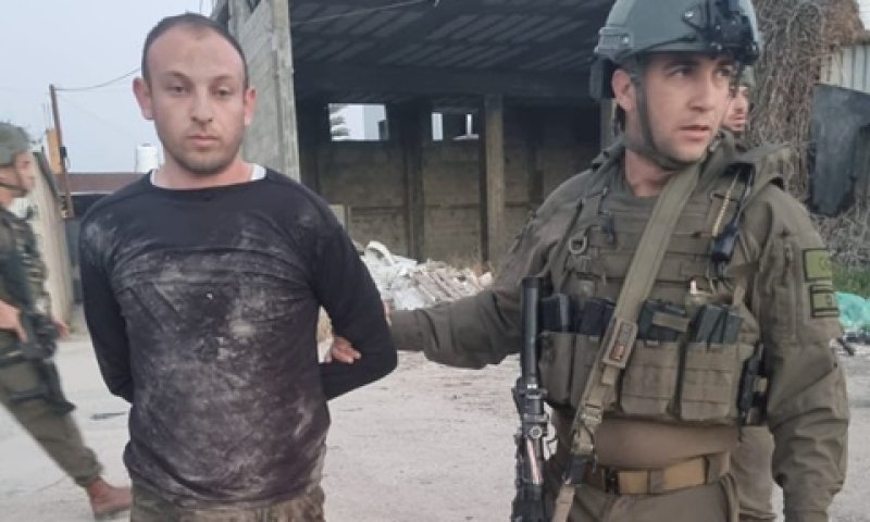 המחבל בעת מעצרו הבוקר, בבקעת הירדן [צילום: שימוש לפי סעיף 27א]