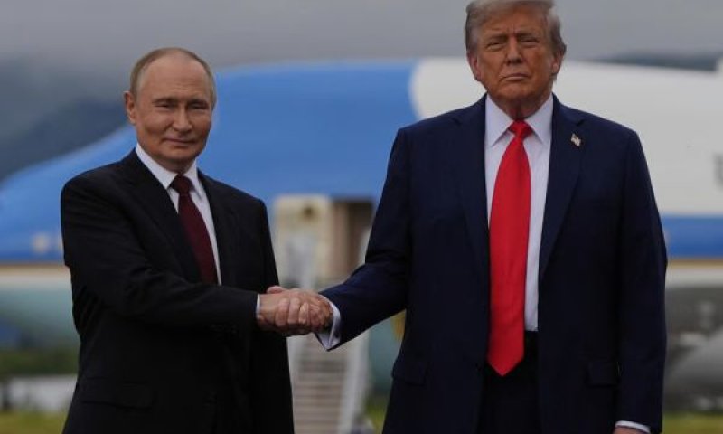 פוטין, טראמפ. פגישה גורלית [צילום: AP/ג'וליה דמרי ניקינסון]