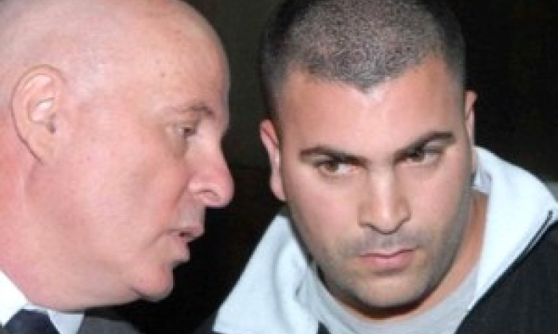 יניב בן דוד ועורך דינו אבי גרוס [צילום: אבי שי]
