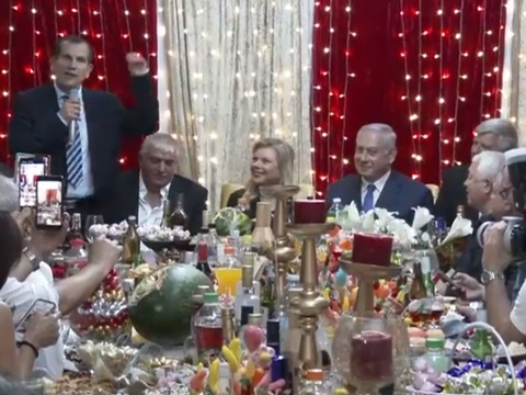 ראש הממשלה, בנימין נתניהו, ורעייתו שרה, במימונה אצל יעקב אדרי באור עקיבא