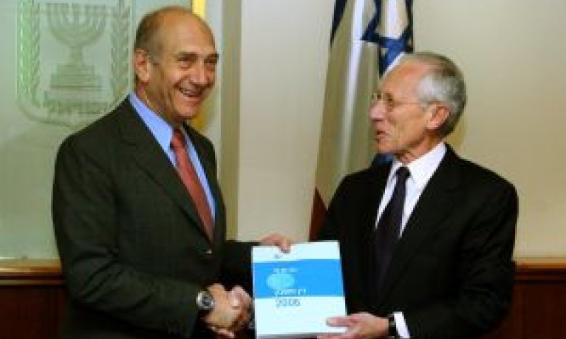 הנגיד מציג את הדוח בני בכירי המערכת הפוליטית