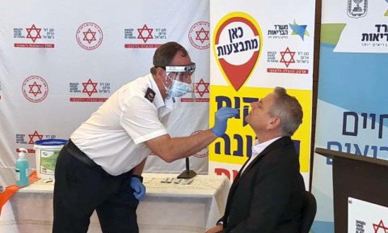 רק רשתות שיעמדו בתנאים יורשו למכור ערכות אנטיגן [צילום: דוברות מד"א]