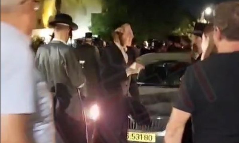 המפגינים זרעו הרס בחצר הבית [צילום: שימוש לפי סעיף 27א לחוק זכויות יוצרים]