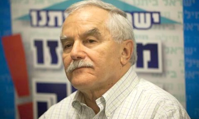 יאיר שמיר. סדין אדום [צילום: פלאש 90]