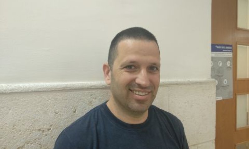 שרצר. "קורא דברים אחרים לגמרי"