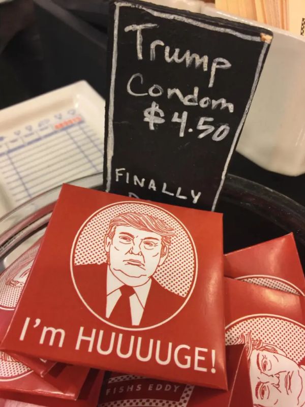 אריזות עם איור של טראמפ וכיתוב: "Trump Condom" [צילום: ארכיון אפשטיין]