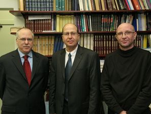 יעלון וקונסול ישראל בטורונטו קובי ברוש (מימין)