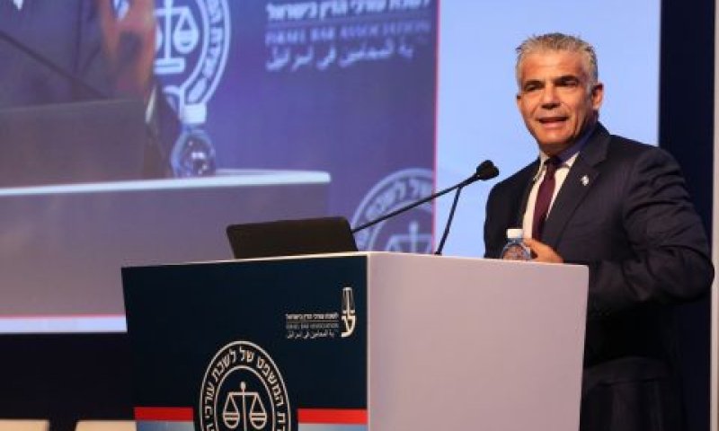 לפיד. כלכלה ואלוהים [צילום: עופר עמרם]
