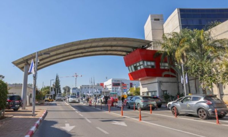 חזית בית החולים שמיר [צילום: יוסי אלוני/פלאש 90]