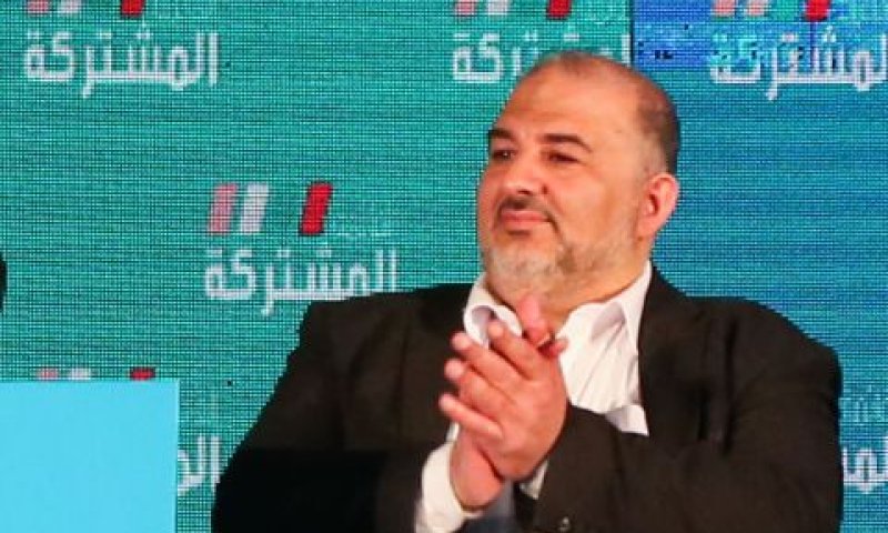 עבאס. מחלוקת על שיתוף פעולה עם נתניהו [צילום: דוד כהן/פלאש 90]