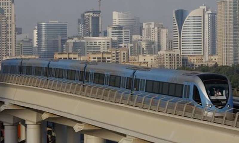 צילום של הרכבת בדובאי יומיים לפני שנפתחה [צילום: AP]