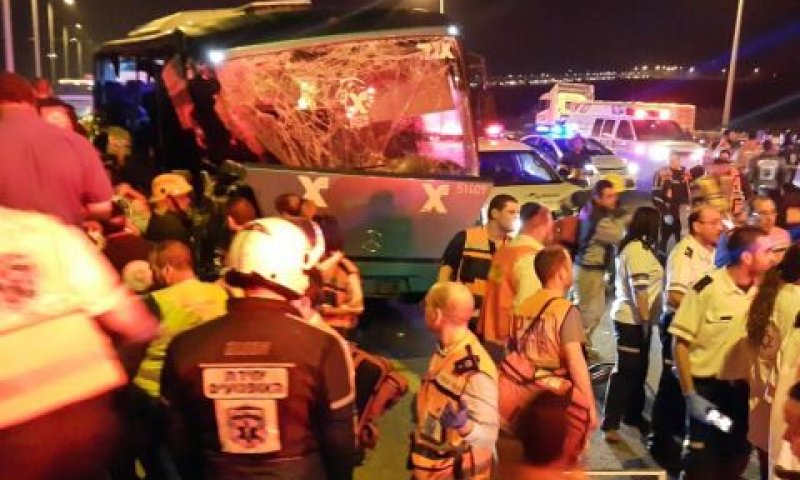 תאונה קטלנית [צילום: אורי דיוויס, יוסי קלצקי/איחוד הצלה]