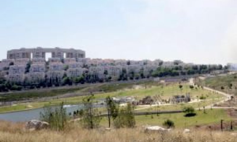 פארק ענבה במודיעין. למרות שהפארק נמצא בעיר חילונית, רוב המבלים בו הם חרדים מהעיר השכנה מודיעין עילית [צילום: פלאש 90]