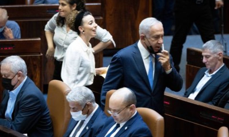 סילמן ונתניהו בכנסת . מהלך מתואם מאחורי גבו של בנט? [צילום: יונתן זינדל/פלאש 90]