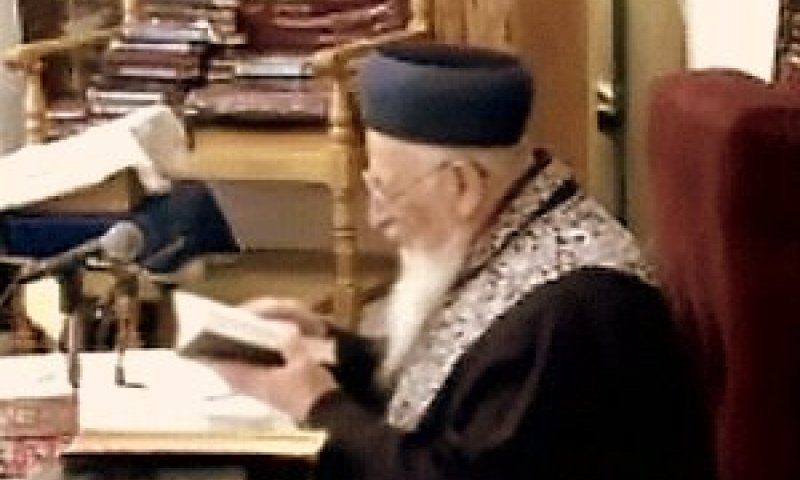 הרב מרדכי אליהו. להישאר בבית