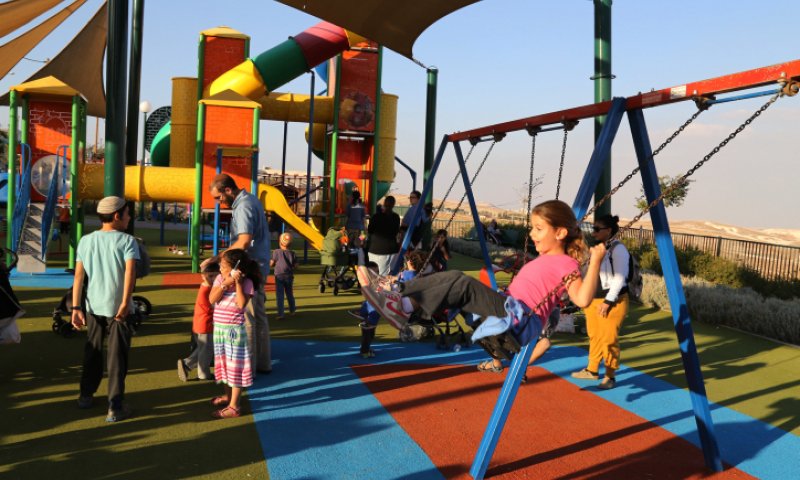 חוזה אחיד מקפח [צילום: פלאש 90]