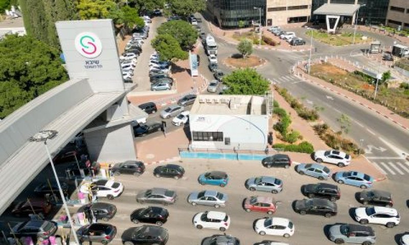 טוענות שהמערכות הופעלו בהצלחה [צילום: עומר פישמן, פלאש 90]