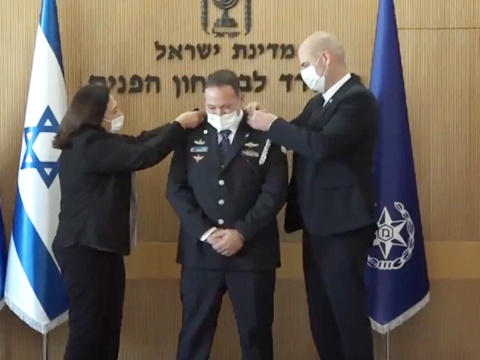 הענקת דרגות רב ניצב לקובי שבתאי [צילום: המשרד לביטחון פנים]