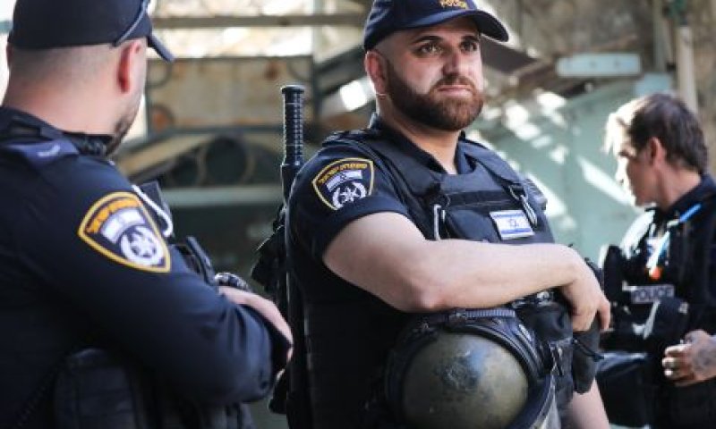 שוטרים בעיר העתיקה [צילום: יונתן זינדל/פלאש 90]