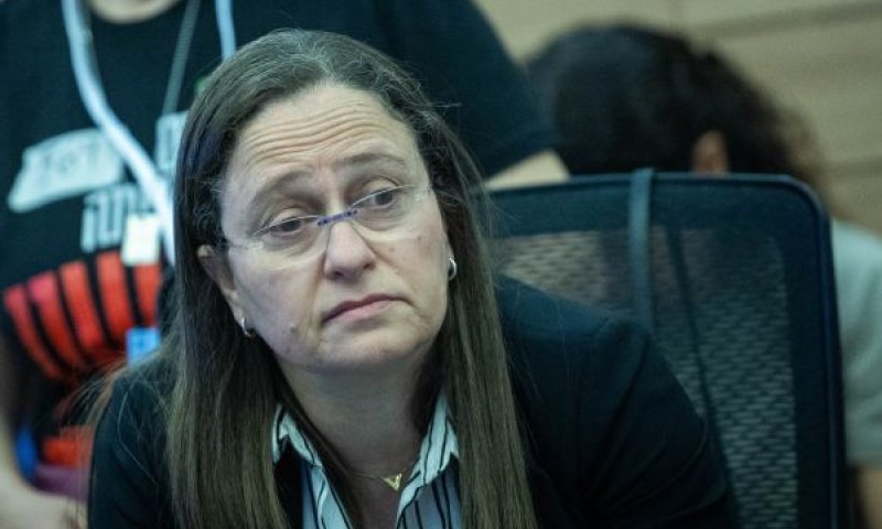 בר מנחם. טוענת להעלבתה כעובדת ציבור [צילום: יונתן זינדל/פלאש 90]