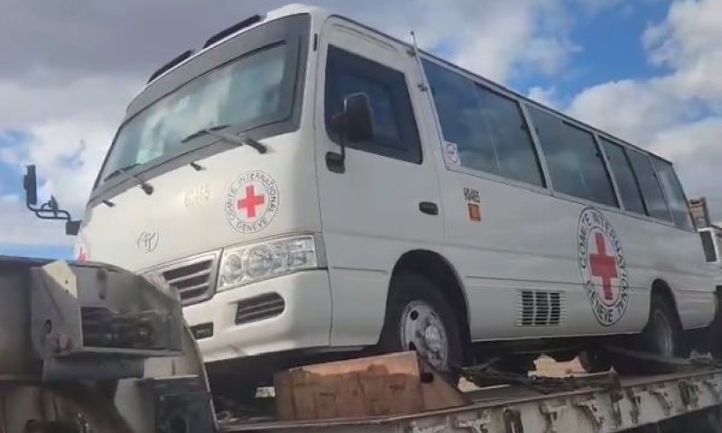 רכב הצלב האדום נערך למימוש העסקה [צילום: שימוש לפי סעיף 27א לחוק זכויות יוצרים]
