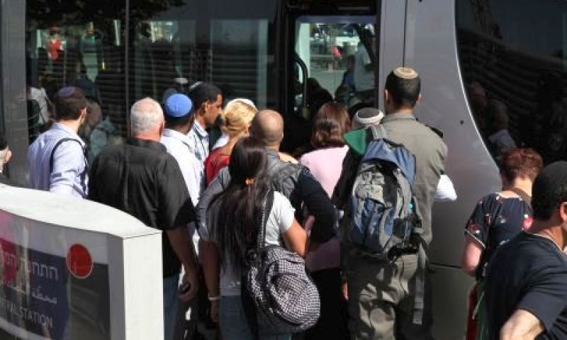 רציף הרכבת הקלה. הסבלנות משתלמת [צילום: דן פורגס]