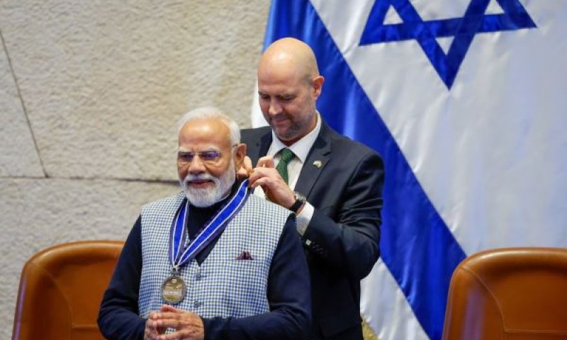 עיטור הכנסת הוענק למודי [צילום: נועם מושקוביץ/דוברות הכנסת]