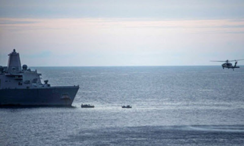 הוטבעה [צילום: Mass Communication Specialist 2nd Class Sarah Villegas/U.S. Navy via AP]