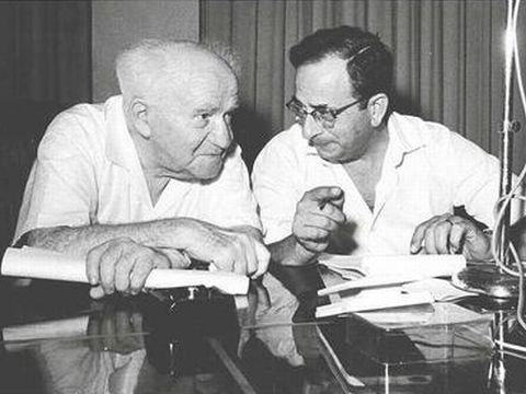 דוד בן-גוריון ומזכירו חיים נבון [צילום ארכיון: לשכת העיתונות הממשלתית]